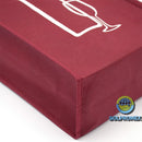 se muestra una esquina exterior de una bolsa ecologica porta vino 2 botellas de non woven  color guinda